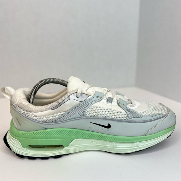 Nike Air Max Bliss Womens Sz 10M DH5128-103 White/Silver/Sage XLNT COND.! - Picture 3 of 16